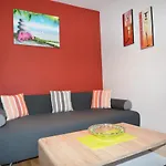LOW BUDGET Apartment Areit Lozano by Apartments Ged
