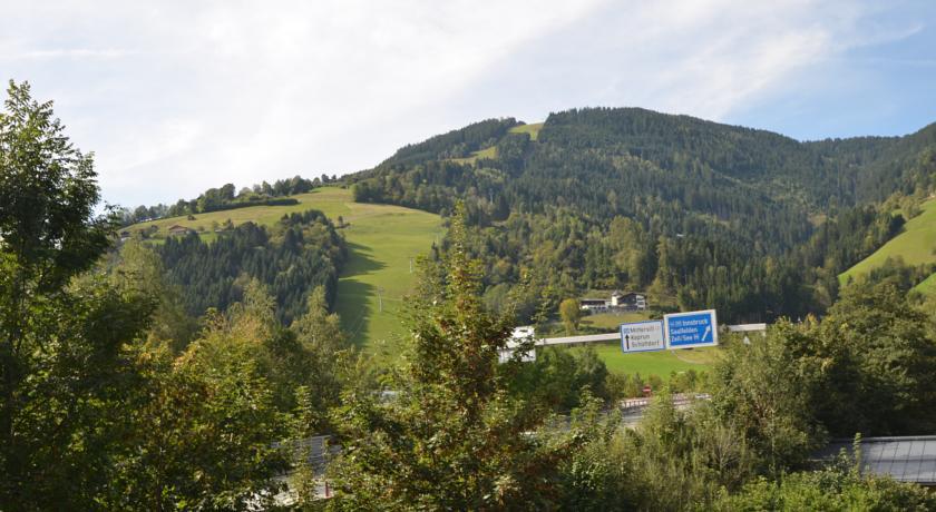 Low Budget Areit Lozano By Ged Apartment Zell am See