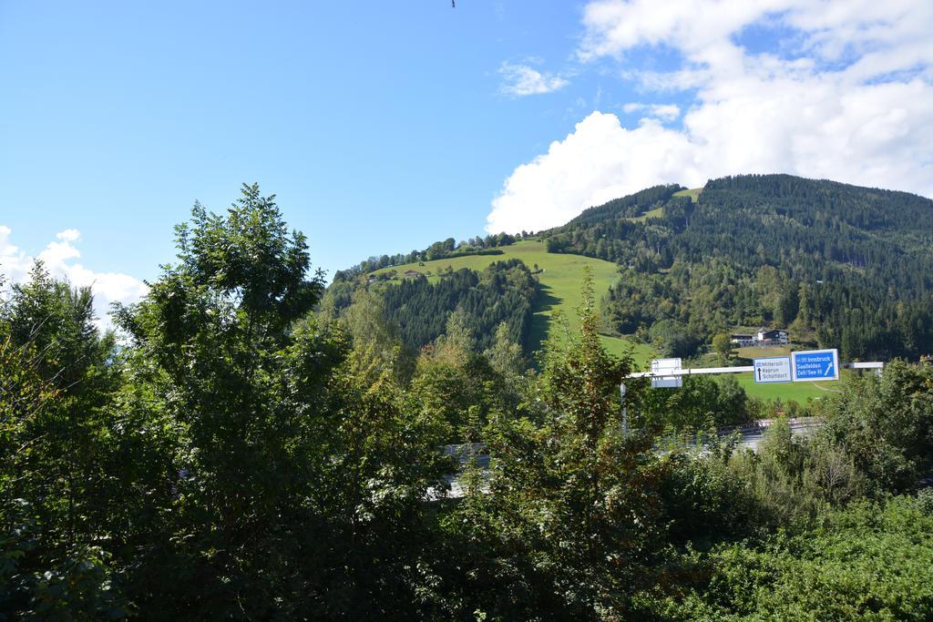 Low Budget Areit Lozano By Ged Zell am See