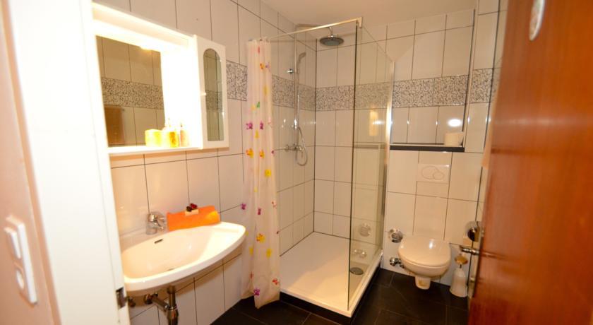 Low Budget Areit Lozano By Ged Zell am See