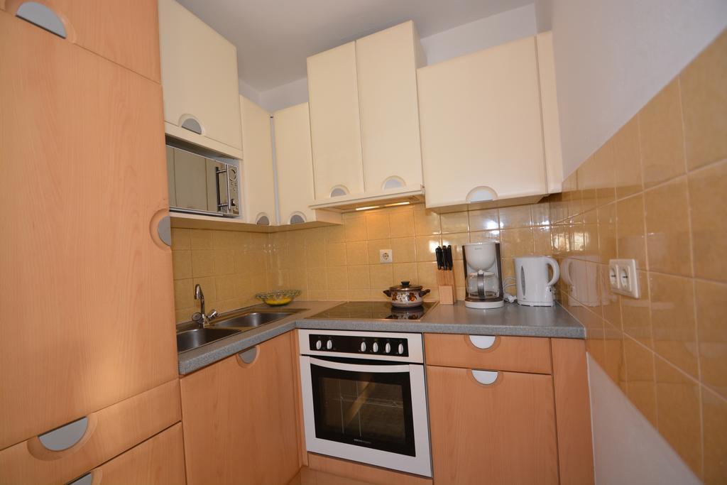 Apartment Low Budget Areit Lozano By Ged Zell am See